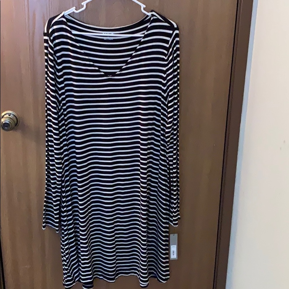 Black and white striped long sleeve,v-neck dress